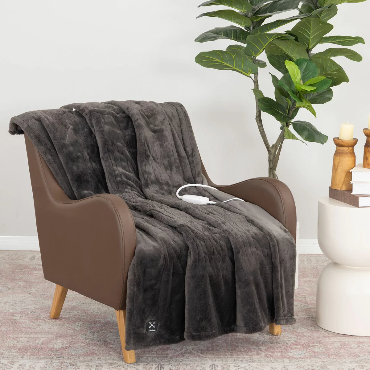 Berkshire Luxe Faux Fur Heated Throw in 3 Colours, 127 x 152 cm - Picture 12 of 21