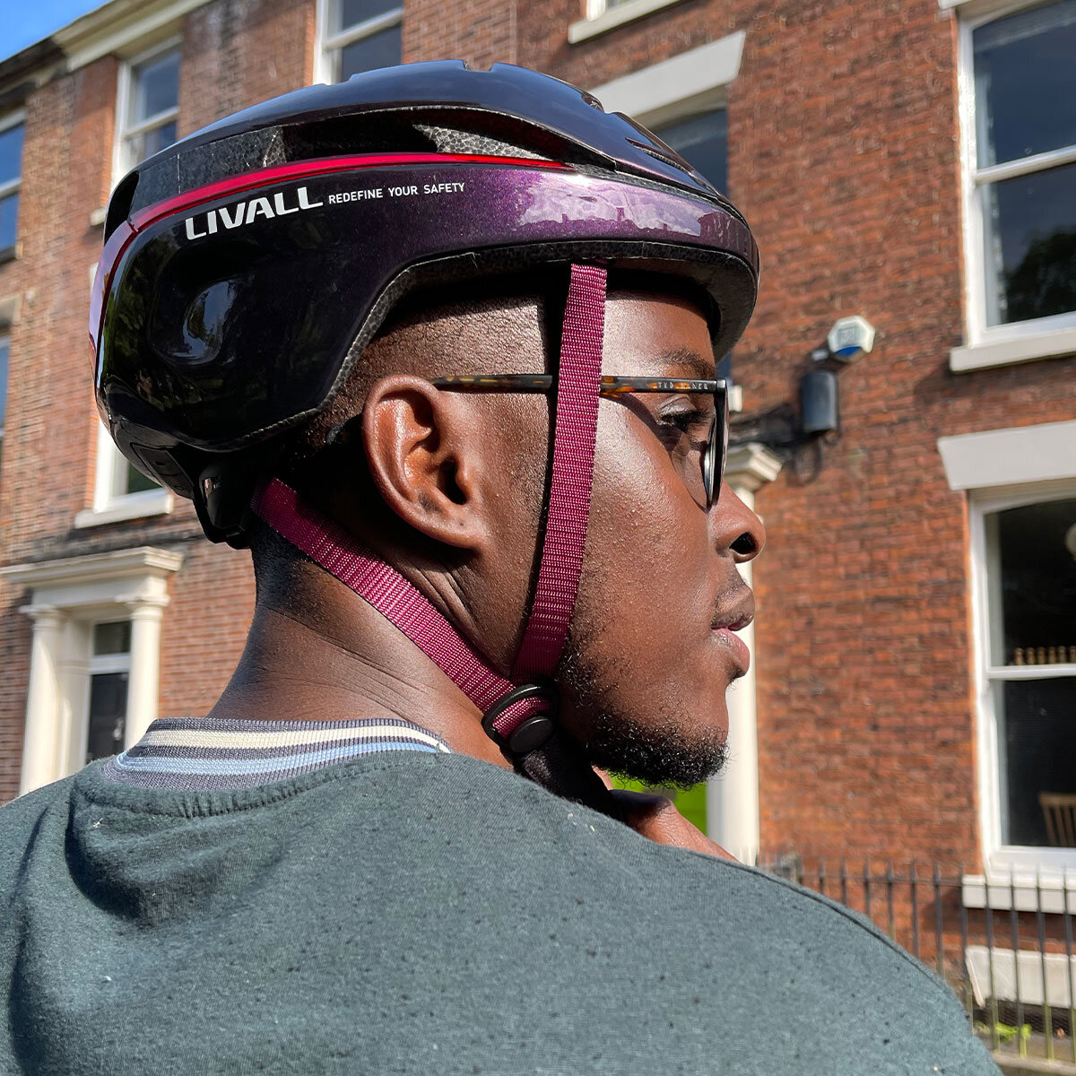 Livall helmet in Ultraviolet