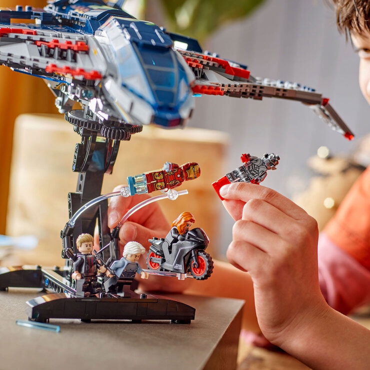 LEGO Super Heroes Avengers: Age of Ultron Quinjet - Model 76325 (12+ Years)