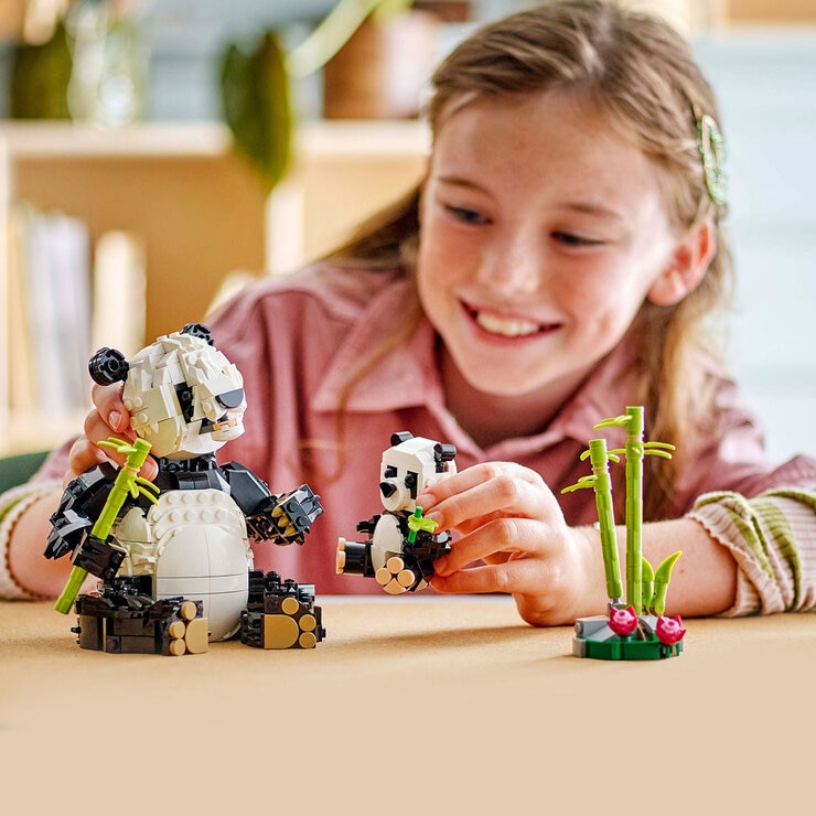 LEGO Creator Wild Animals: Panda Family - Model 31165 (8+ Years)
