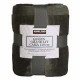 Kirkland Signature Green Queen Plush Blanket, 248 x 233 cm Kirkland Signature Green Queen Plush Blanket, 248 x 233 cm
