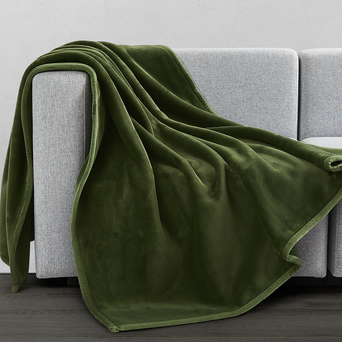 Coco Plush Throw in Green, 152 x 177 cm Coco Plush Throw in Green, 152 x 177 cm