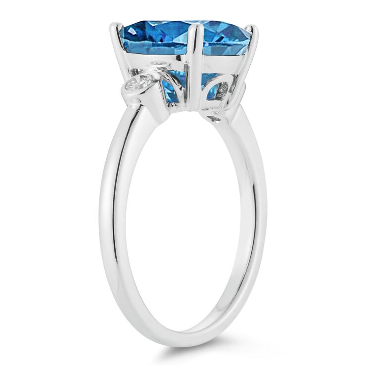 Blue Topaz and 0.13ctw Diamond Ring, 18k White Gold Blue Topaz and 0.13ctw Diamond Ring, 18k White Gold