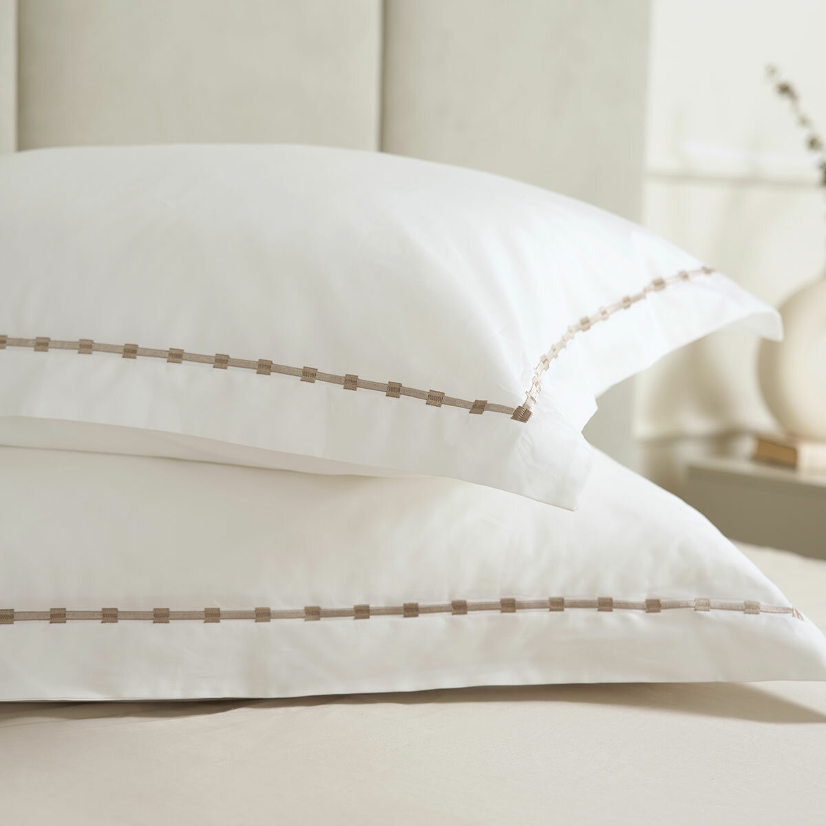 Belledorm Vivaan 300 Thread Count Cotton Sateen Bedding Set in 4 Sizes