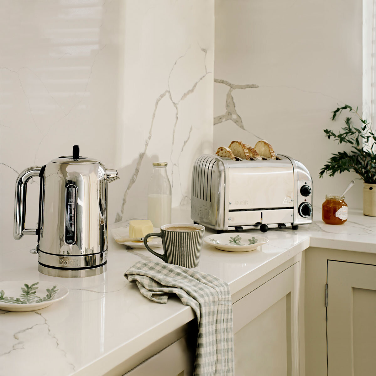 Dualit Classic 4 Slot Toaster Lifestyle Image
