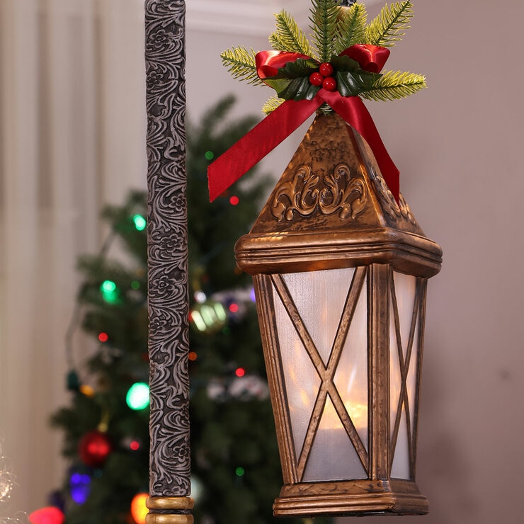 6 ft (183cm) Animated Santa with Motion Sensor, Singing & LED Lantern