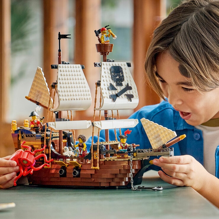 LEGO Creator 3-in-1 Iconic Pirate Ship - Model 31387 (9+ Years) LEGO Creator 3-in-1 Iconic Pirate Ship - Model 31387 (9+ Years)
