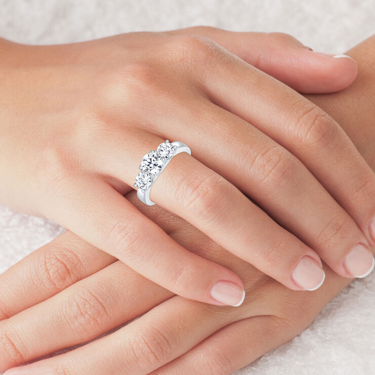 2.00ctw Round Brilliant Cut Diamond 3 Stone Ring, Platinum 2.00ctw Round Brilliant Cut Diamond 3 Stone Ring, Platinum
