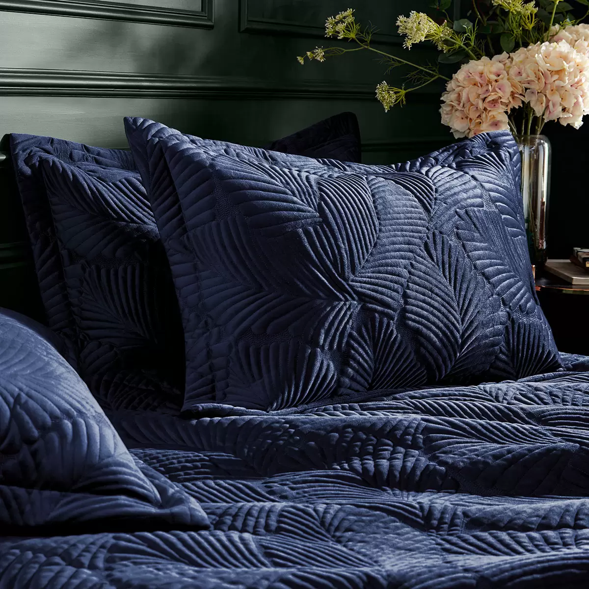 Kensington Velvet 3 Piece Bed Set in 7 colours - Picture 29 of 31
