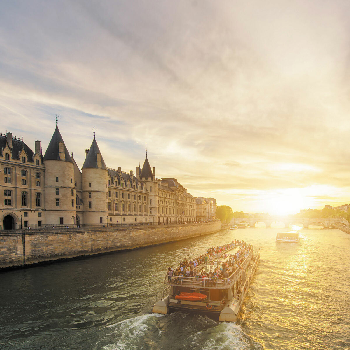 Go City Paris Explorer Pass - Bateaux Parisiens - Seine River Cruise Go City Paris Explorer Pass - Bateaux Parisiens - Seine River Cruise