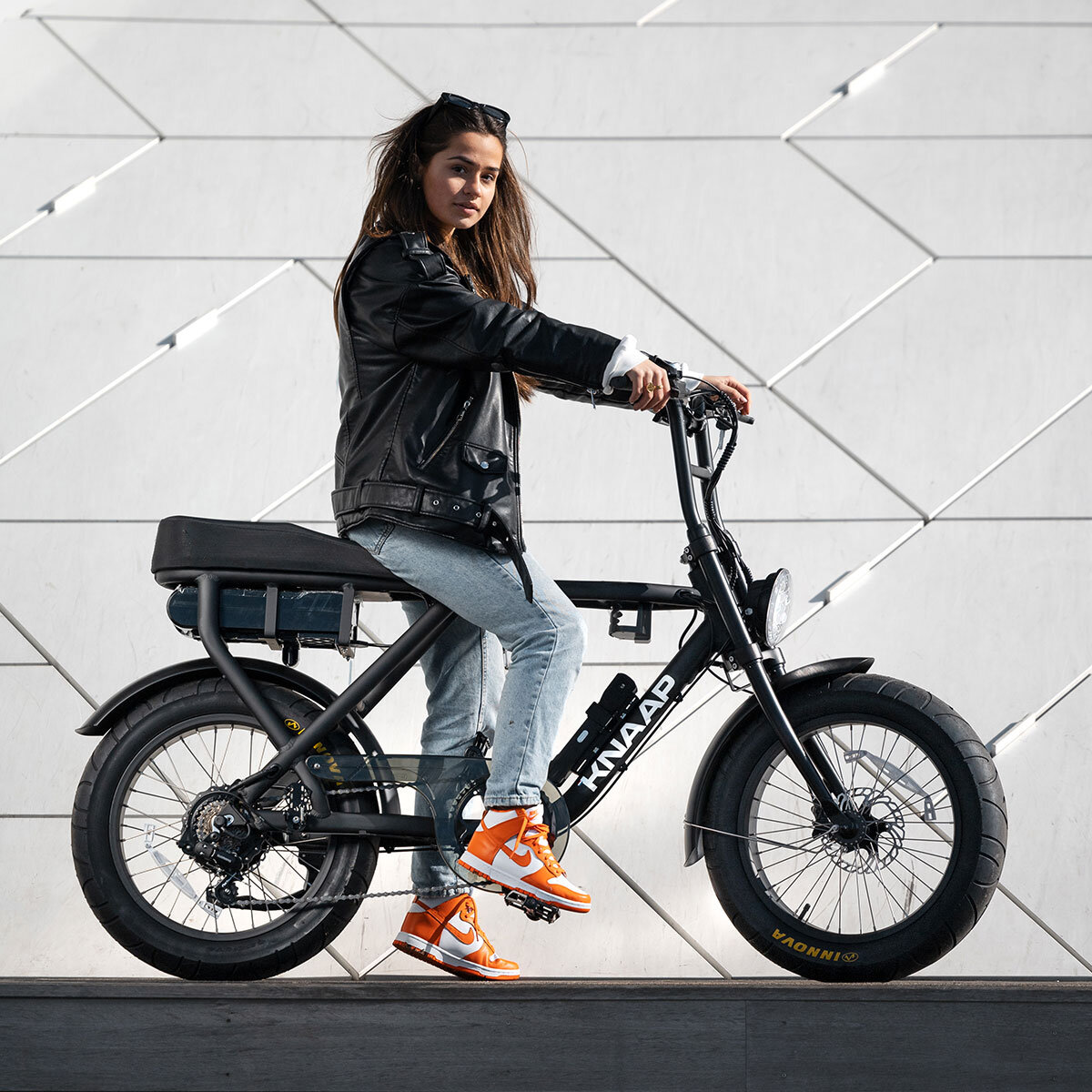 Lead Lifestyle Image for the Knaap E BIke in Black