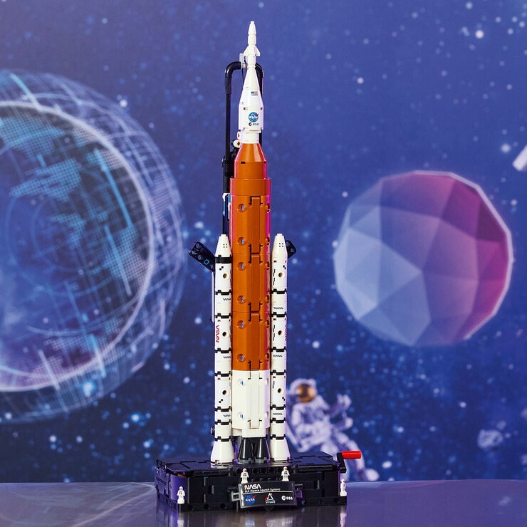 LEGO Technic NASA Artemis Space Launch System Rocket Model 42221 (9+ Years)