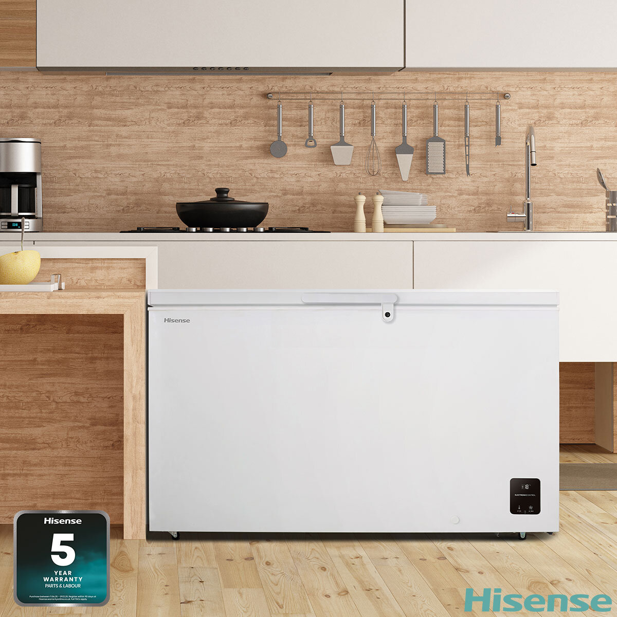 Hisense FC571D4AWLYE, 372L High Capacity Chest Freezer, E Rated in White