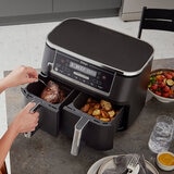 Lifestyle image of probe being used on roast beef Lifestyle image of probe being used on roast beef