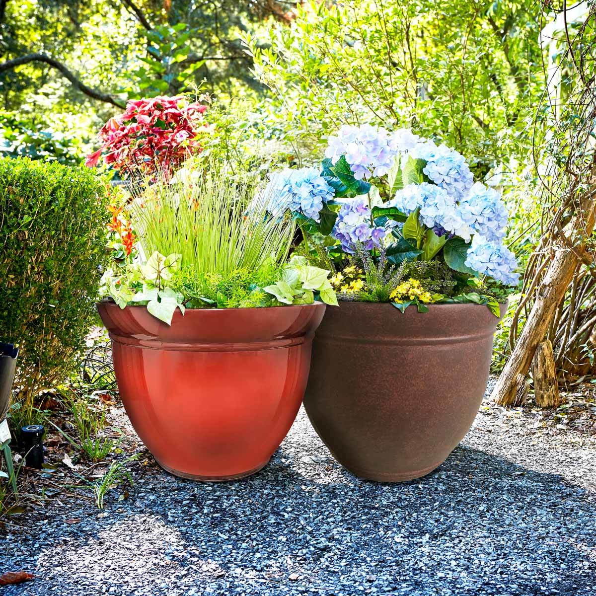 Kittredge 22&quot; (56cm) Resin Planter in 2 Colours Costco UK