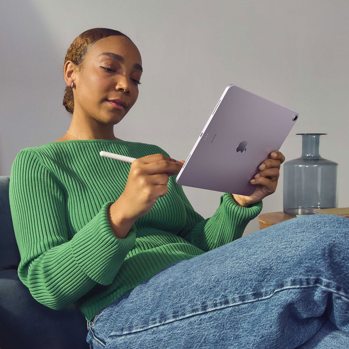Apple iPad Air 6th Gen 2024, 13 Inch, WiFi+Cellular 128GB in Purple, MV6U3NF/A