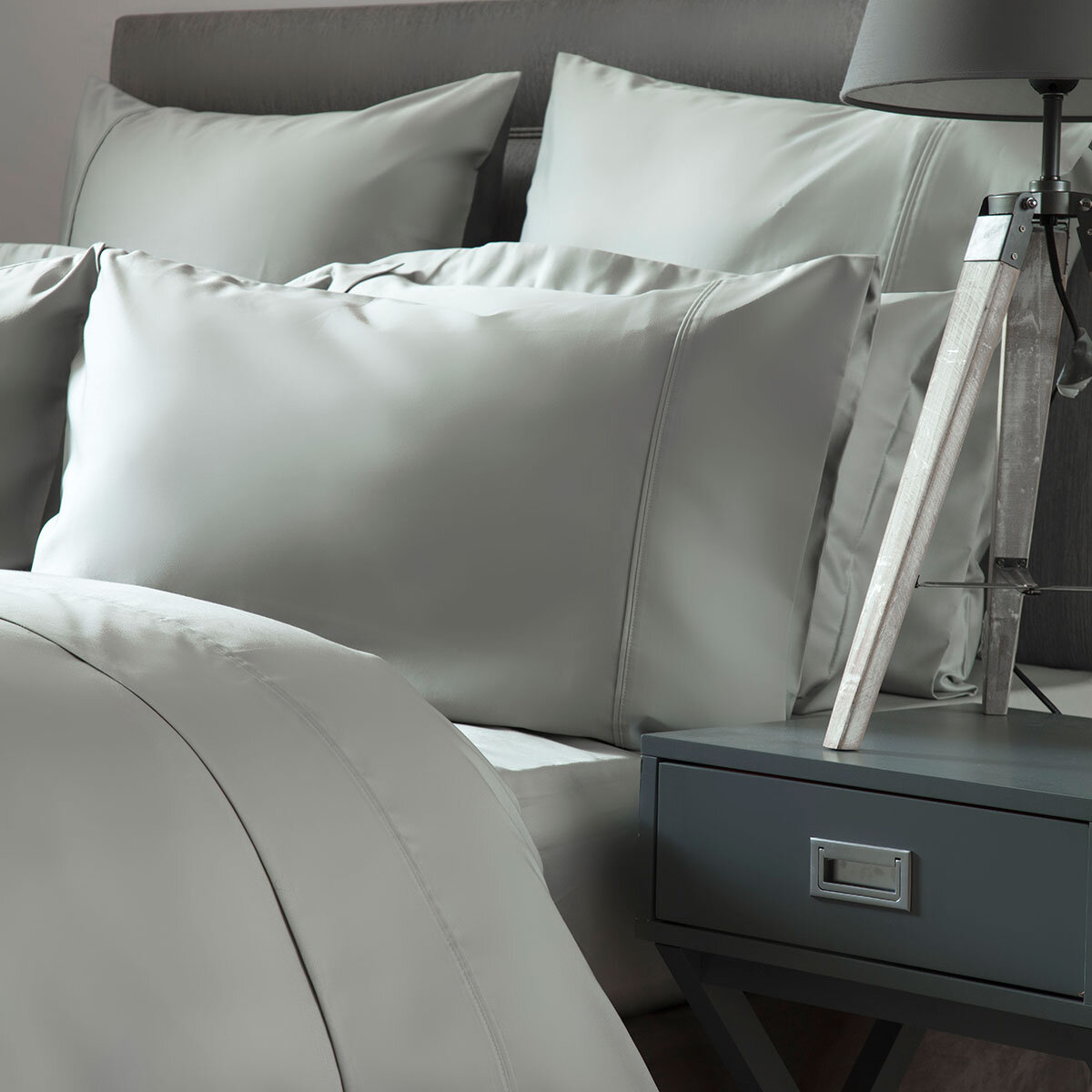 600 thread count duvet cover in platinum