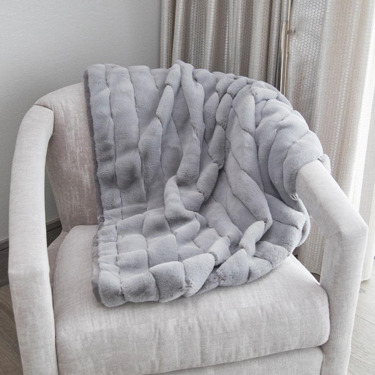 Mon Chateau Luxe Faux Fur Channel Throw in 2 Colours, 152 x 177 cm 