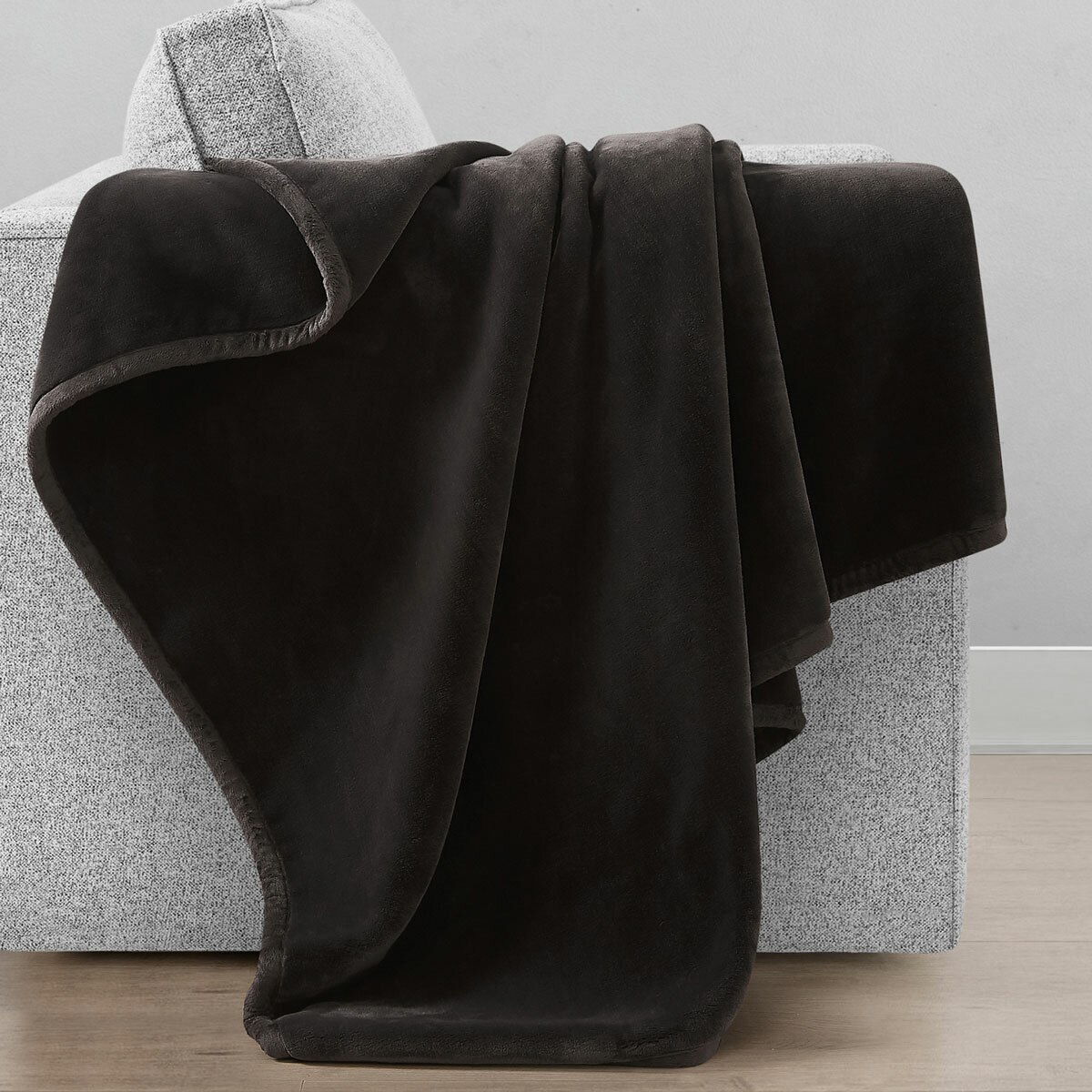 Coco Plush Throw in Grey, 152 x 177 cm Coco Plush Throw in Grey, 152 x 177 cm