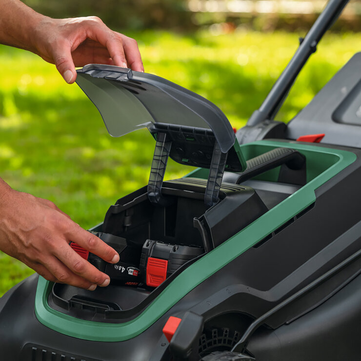 Bosch Rotak 36V (4Ah) 43cm Hand-Propelled Cordless Battery Lawnmower with 2 x 4Ah Battery and Charger