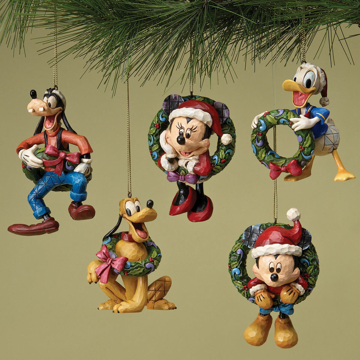 Fab 5 Decorating the Tree - Disney Traditions