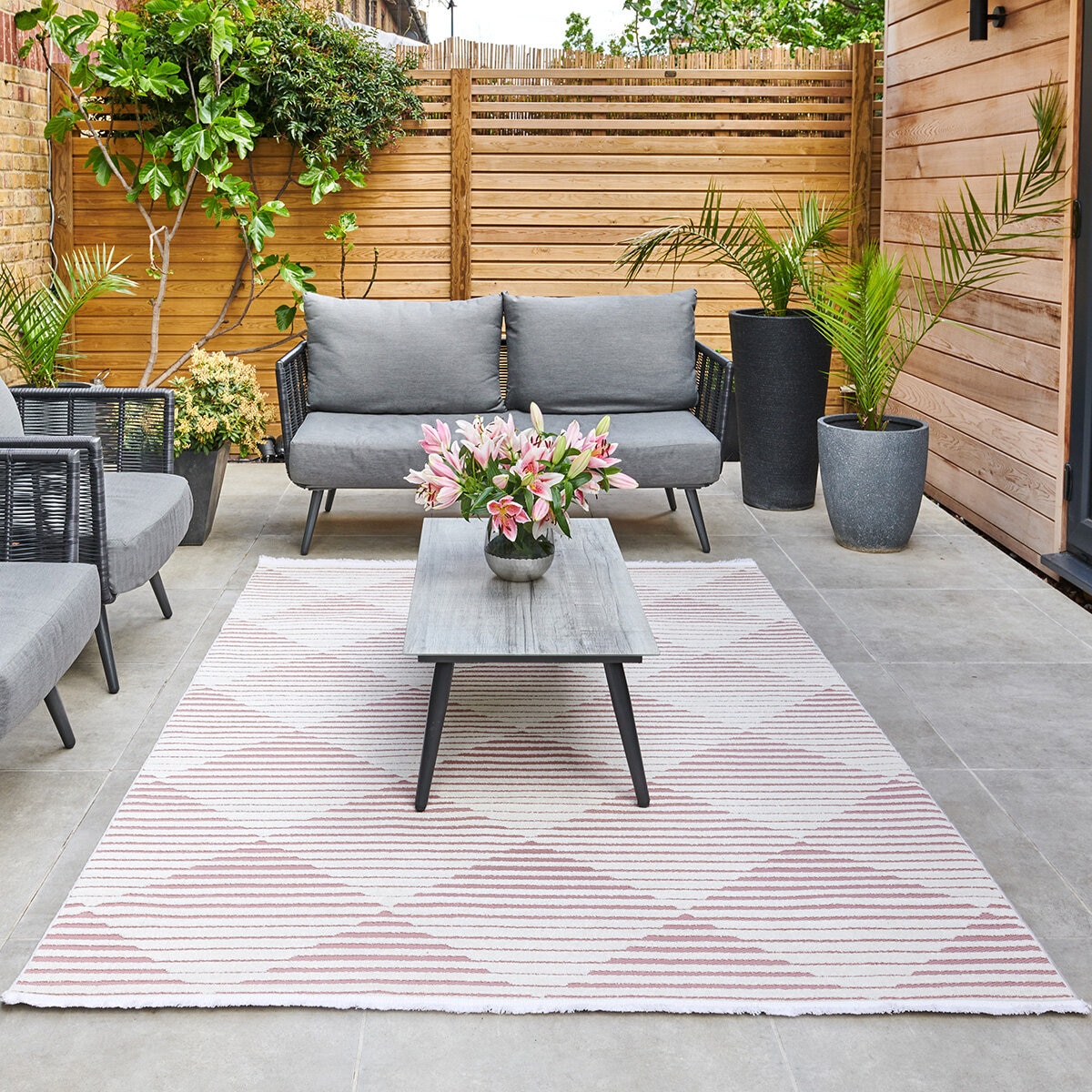Concept Looms Jazz Pink Indoor Outdoor Rug, in 2 Sizes