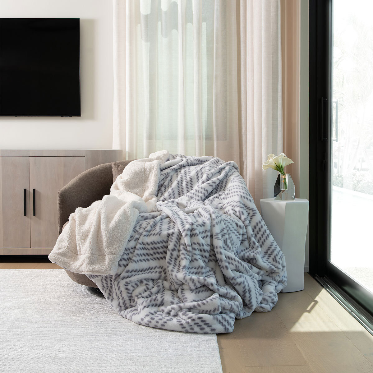 Mon Chateau Faux Fur & Sherpa Blanket Grey Diamond , 249