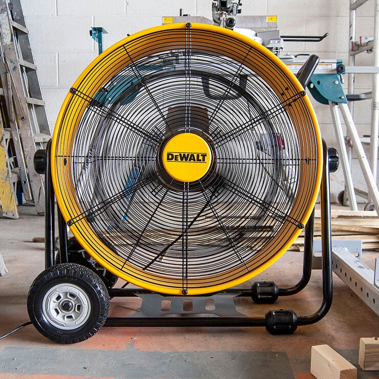 DEWALT® 24" (61cm) Industrial Floor Fan - DXF2410