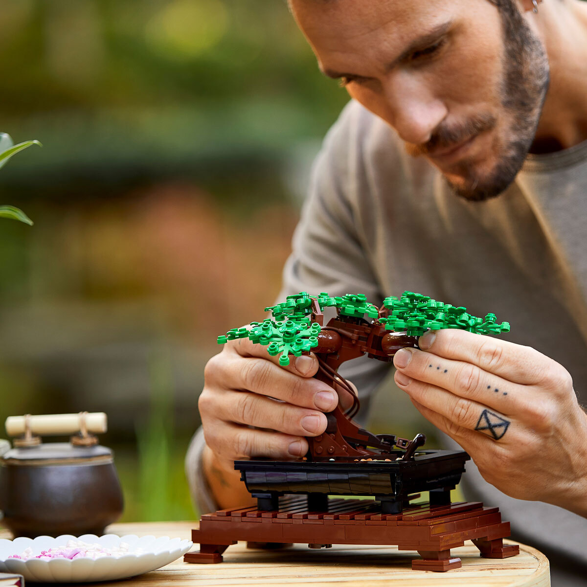 Lifestyle image lego flower bouquet