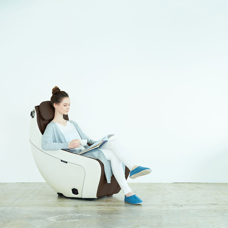 SYNCA CirC Massage Chair in Espresso