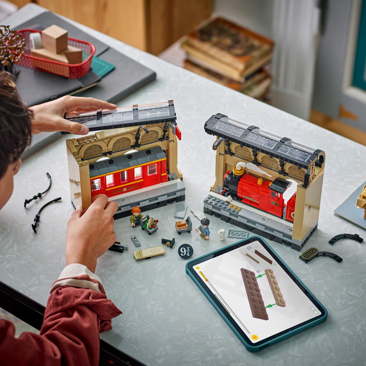 LEGO Harry Potter Book Nook: Hogwarts Express - Model 76450 (10+ Years)