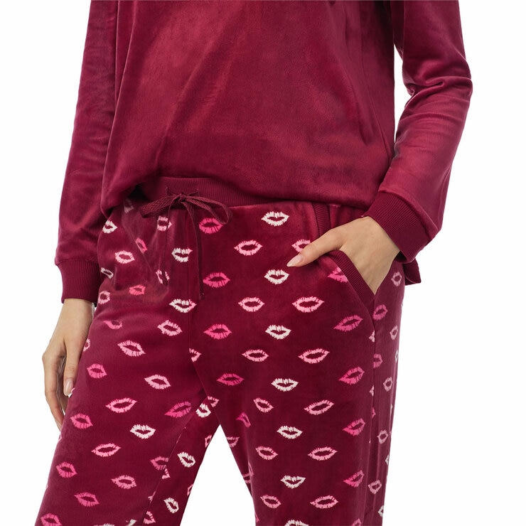Jane & Bleecker Women's Silky Plush Pyjama Set in Burgundy Lips