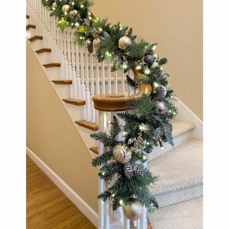 9 ft Pre-lit Christmas Artificial Garland With Twinkling LED Lights