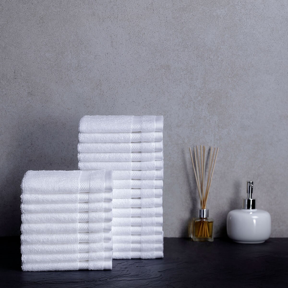 24 gradeur hospitality wash cloths