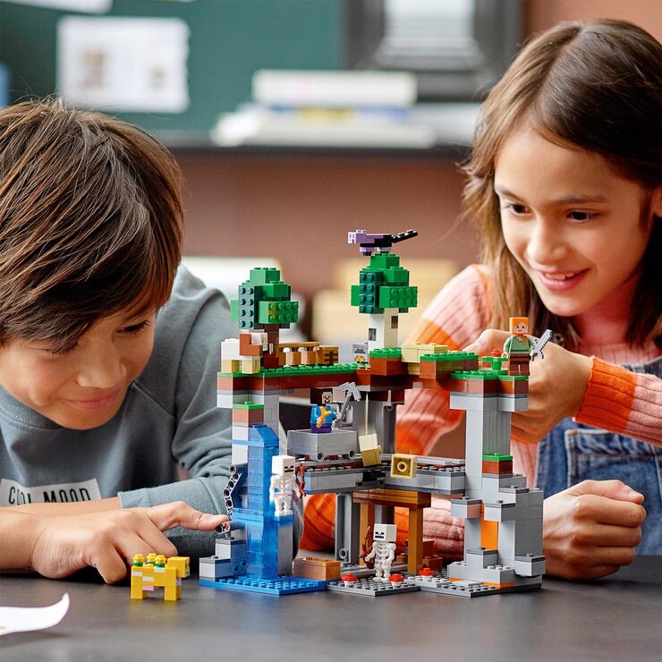LEGO Minecraft The First Adventure - Model 21169 LEGO Minecraft The First Adventure - Model 21169