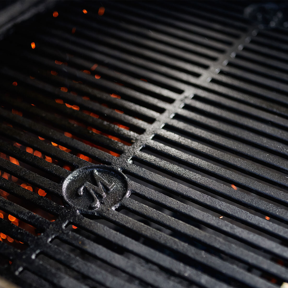 Masterbuilt Gravity Series 900 Digital Charcoal Grill & Smoker + Pizza Oven