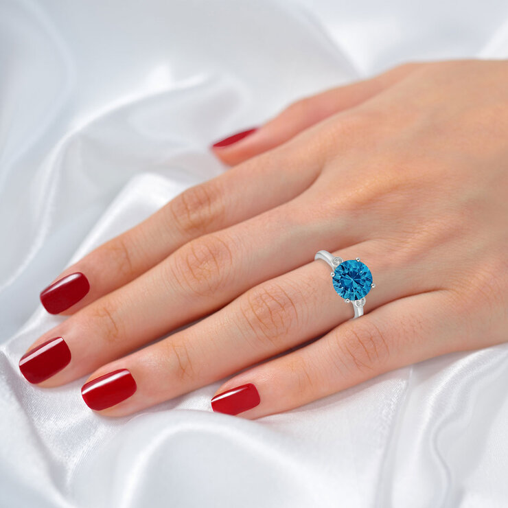 Blue Topaz and 0.13ctw Diamond Ring, 18k White Gold Blue Topaz and 0.13ctw Diamond Ring, 18k White Gold