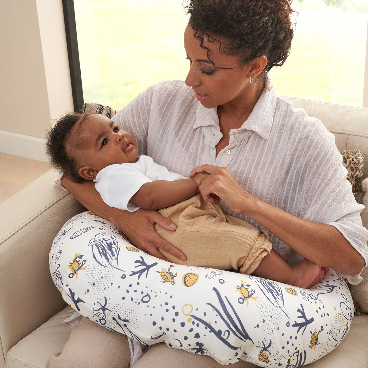 Tutti Bambini Feeding Pillow 42 x 55 cm, Our Planet
