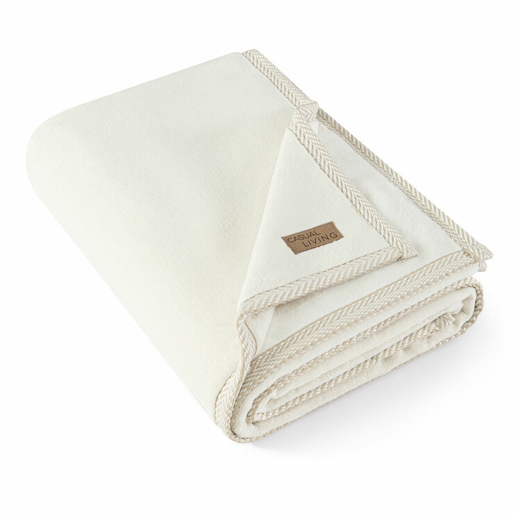 Casual Living Luxe Plush Throw in Ivory, 127 x 178 cm Casual Living Luxe Plush Throw in Ivory, 127 x 178 cm