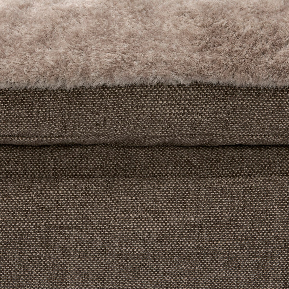 Kirkland Signature Pillow Top Gusseted Pet Bed, 32" x 42" (81.3 x 106.7cm) in 2 Options Kirkland Signature Pillow Top Gusseted Pet Bed, 32" x 42" (81.3 x 106.7cm) in 2 Options