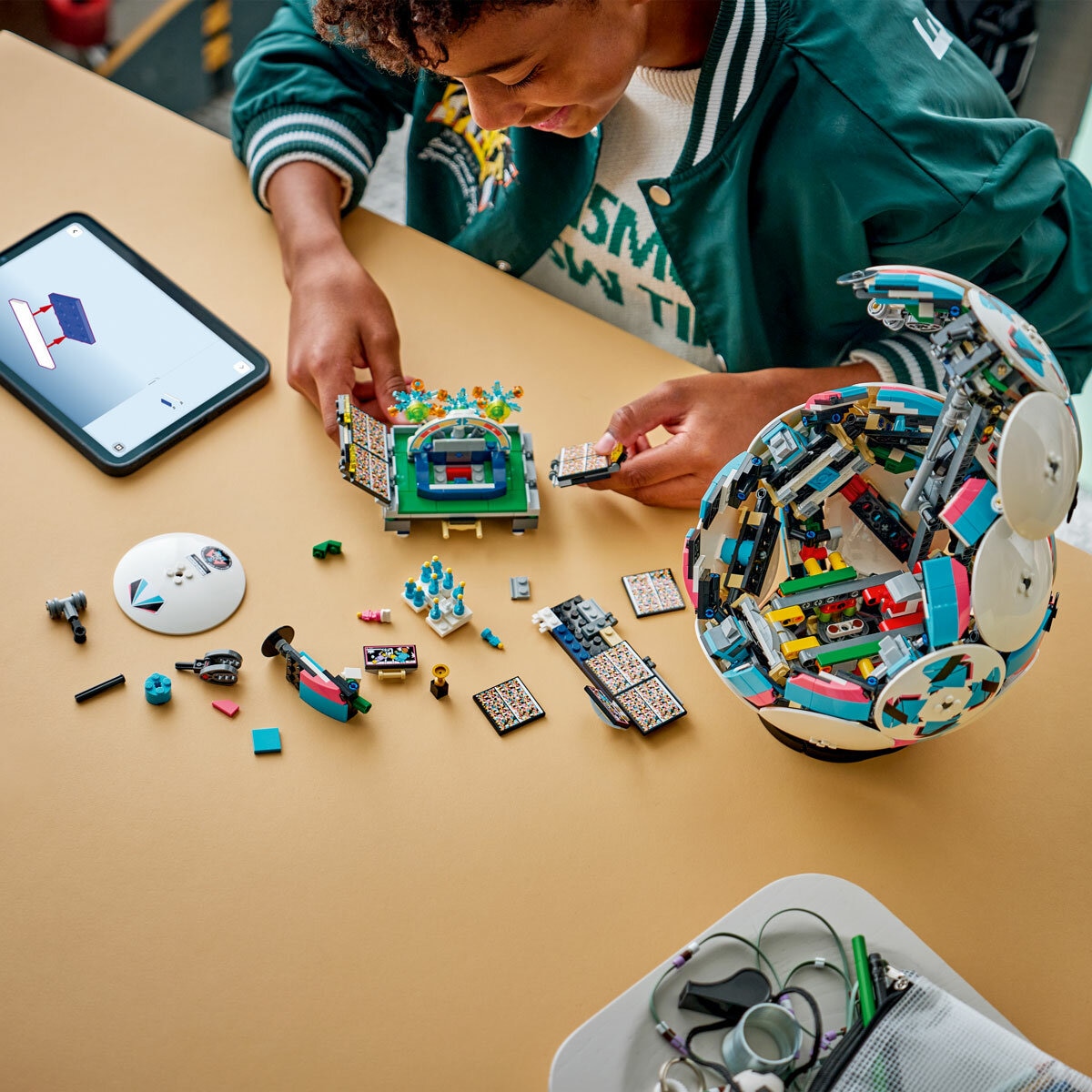 LEGO Editions Size 5 Football Set - Model 43019 (10+ Years)