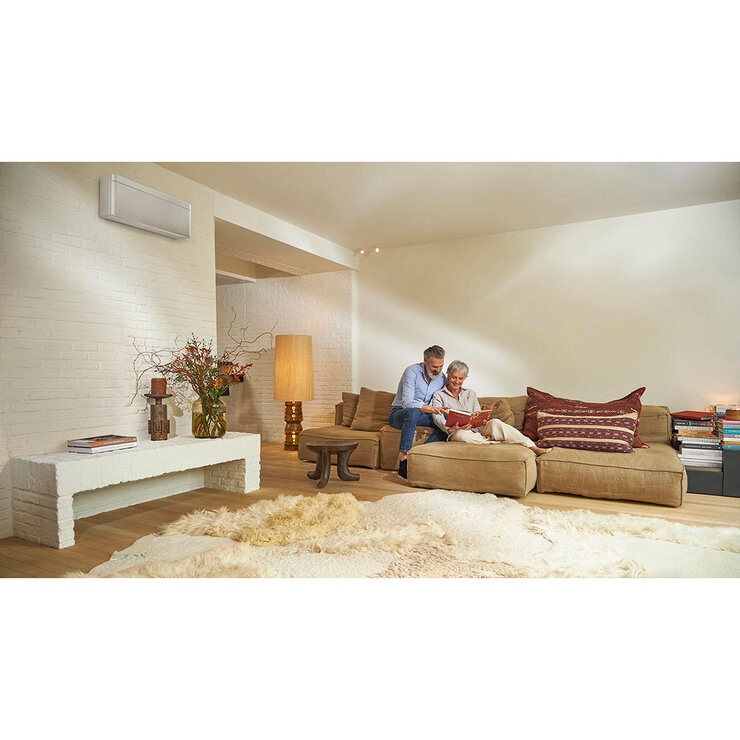 Installed Daikin Stylish Single Split Air Conditioning Unit for Domestic Use in Silver