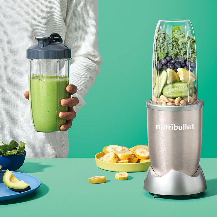 Lifestyle image of Nutribullet 900 with fruit