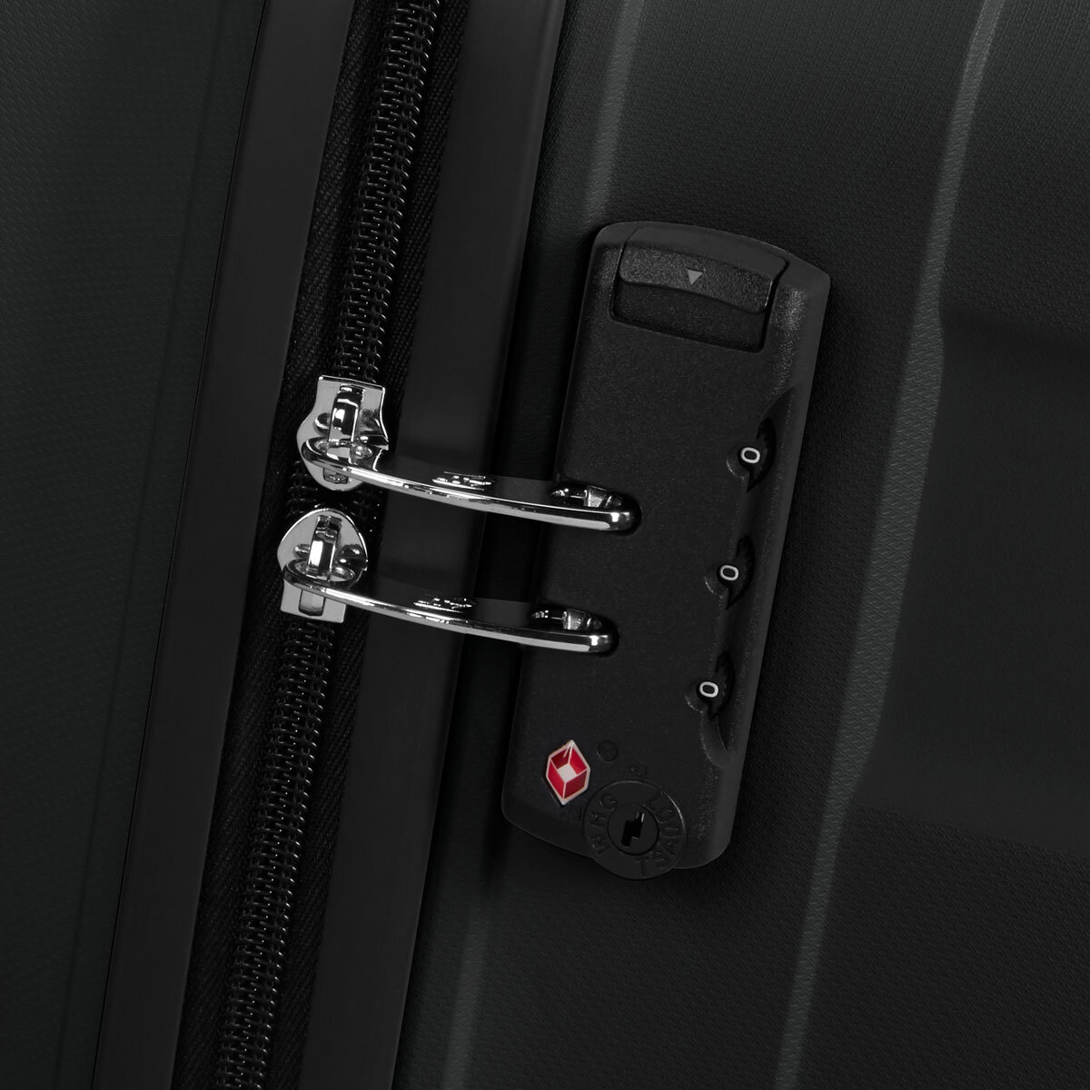 American Tourister Jet Driver 55cm Carry On Hardside Spinner Case in Black