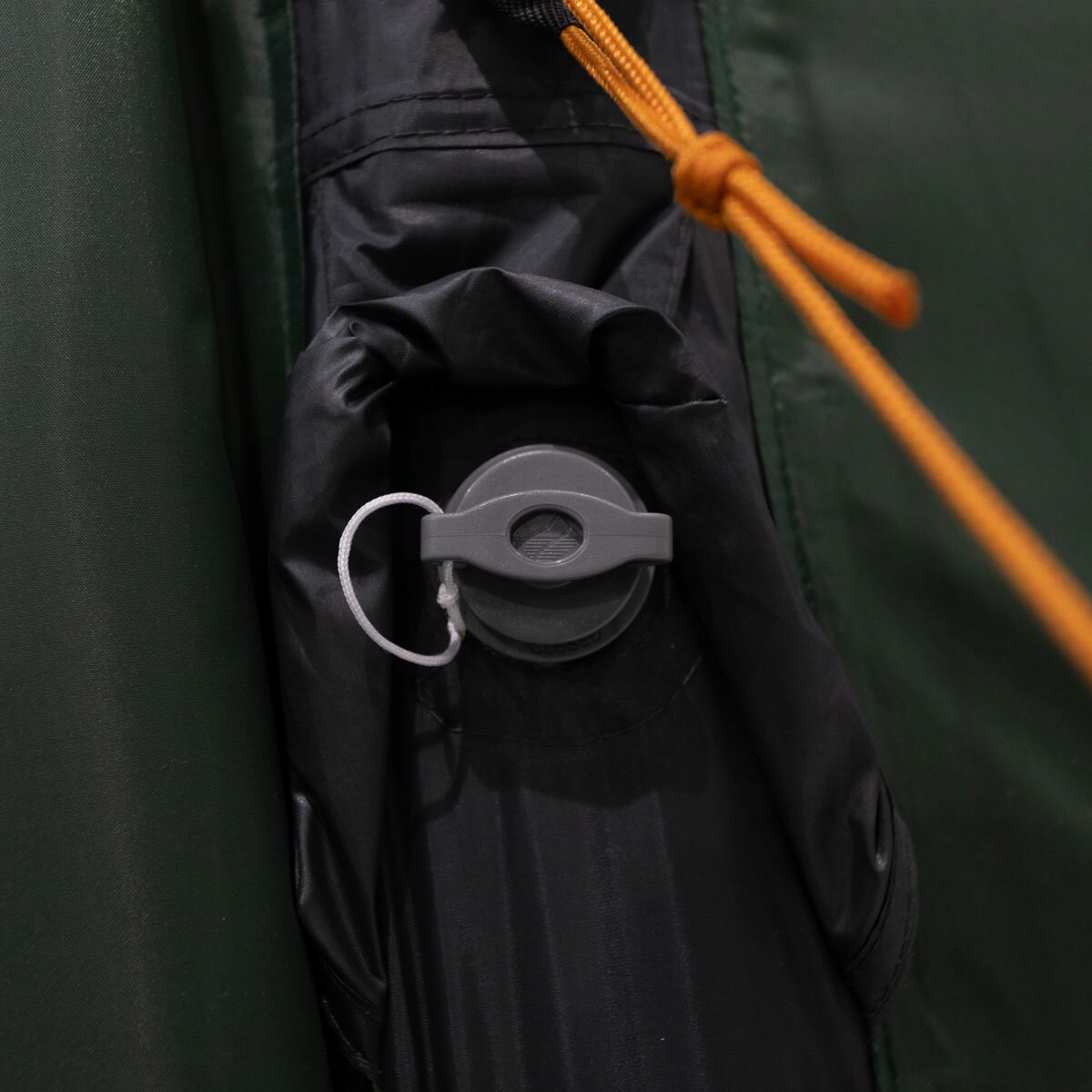 Lifestyle image showing the air valve Lifestyle image showing the air valve