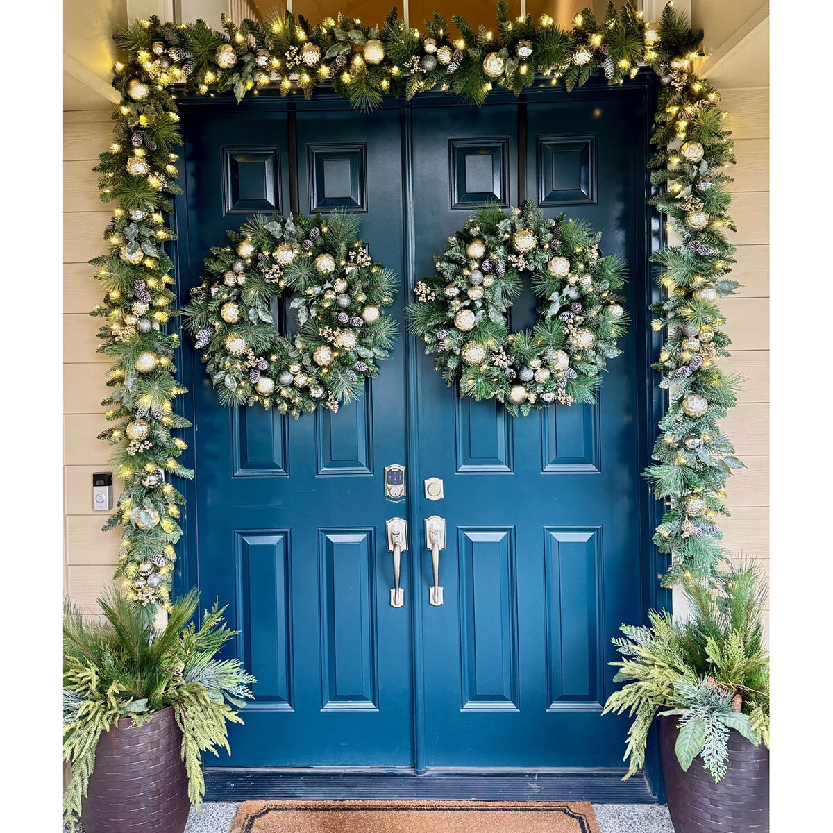 30 inch (76cm) Pre-Lit Decorated Wreath with 50 LED Lights
