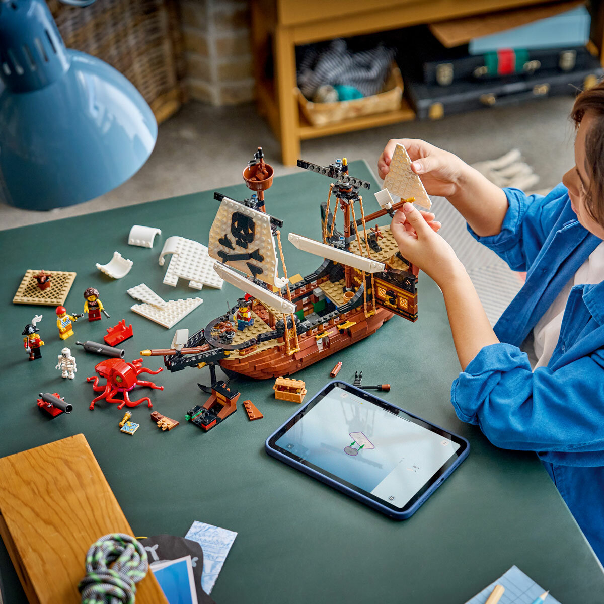 LEGO Creator 3-in-1 Iconic Pirate Ship - Model 31387 (9+ Years) LEGO Creator 3-in-1 Iconic Pirate Ship - Model 31387 (9+ Years)