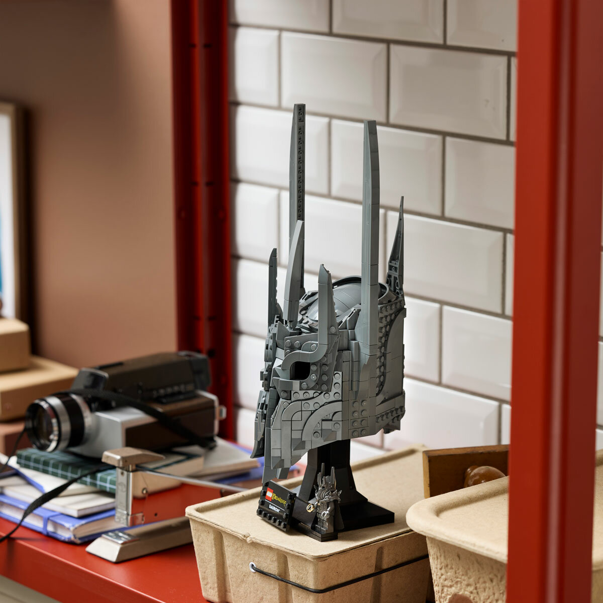 LEGO Icons Lord of the Rings Sauron Helmet - Model 11373 (18+ Years) LEGO Icons Lord of the Rings Sauron Helmet - Model 11373 (18+ Years)