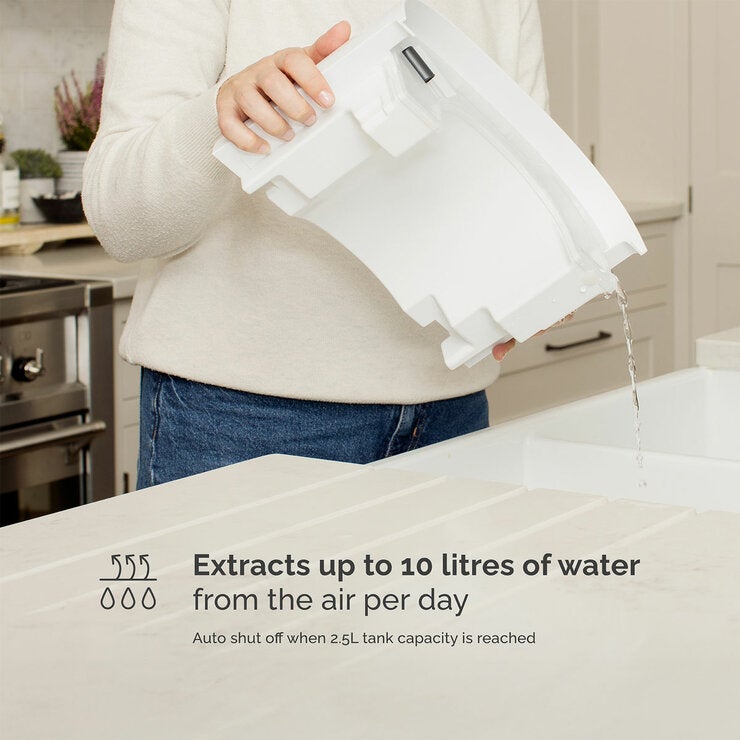 Lifestyle image showing dehumidifier extracting up to 10 litres of water Lifestyle image showing dehumidifier extracting up to 10 litres of water