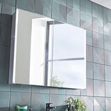 Lifestyle image of mirrored cabinet in bathroom settin